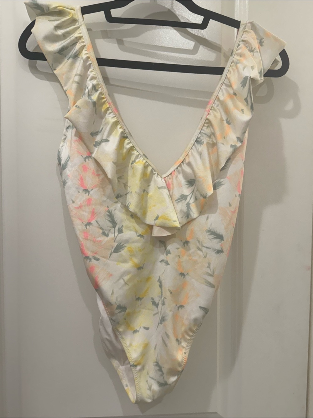 Victoria’s Secret PINK Medium Floral Ruffle One Piece Swims